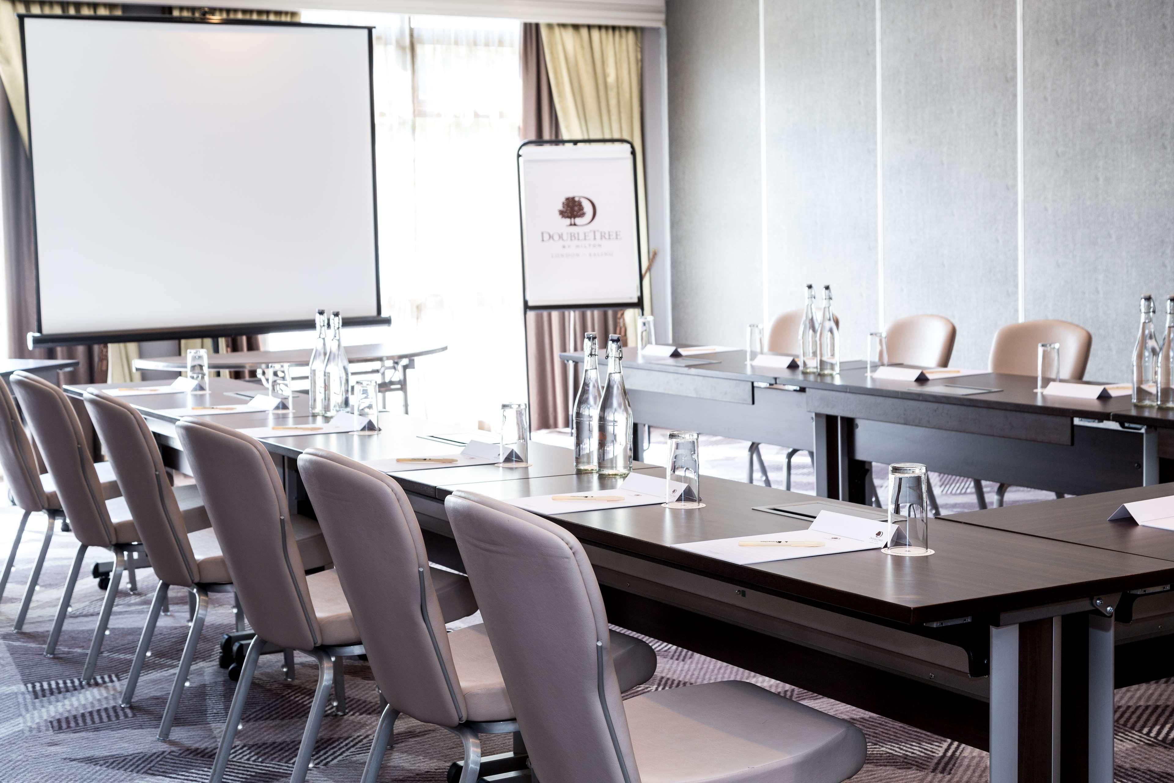 Doubletree By Hilton Ealing Лондон