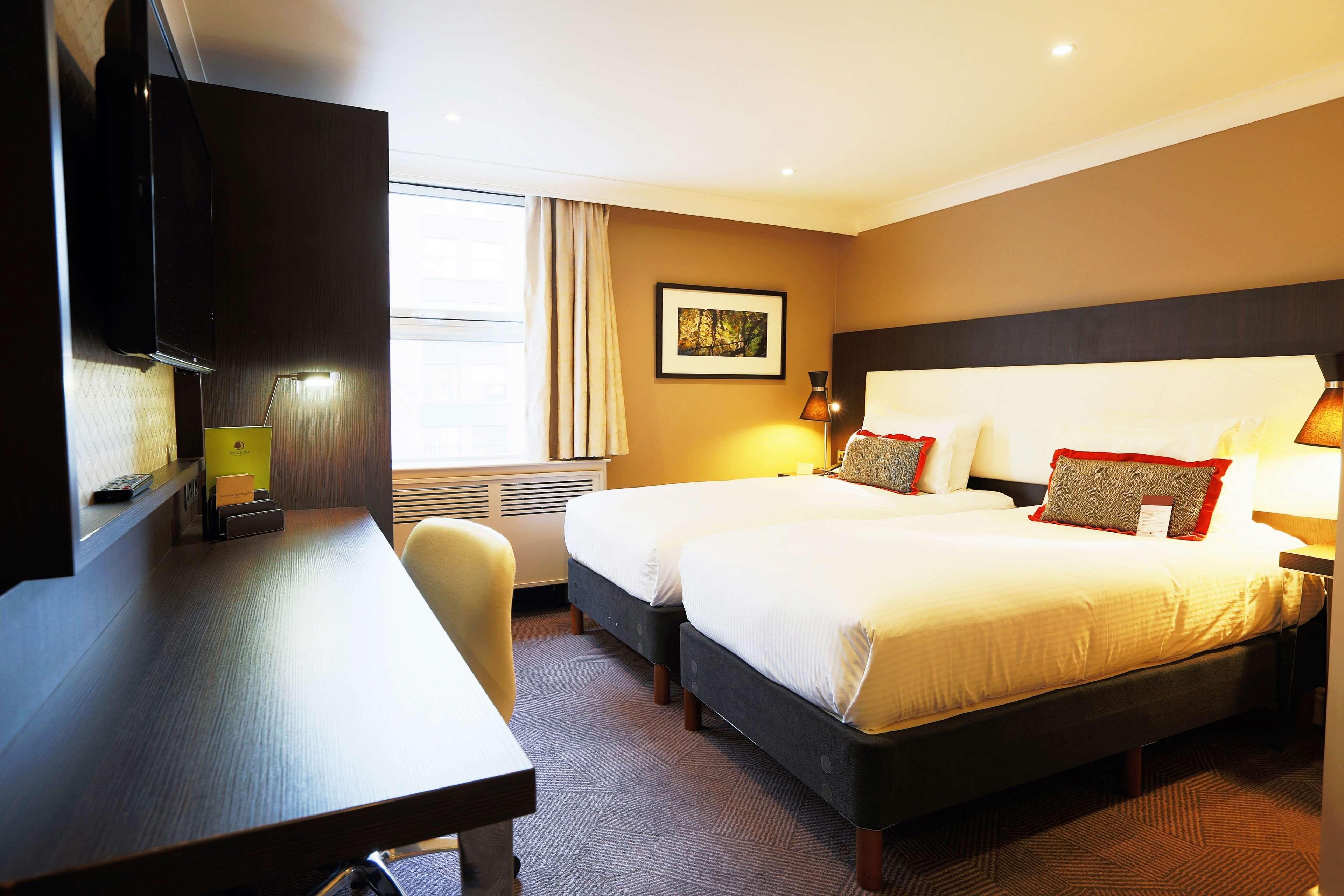 Doubletree By Hilton Ealing Отель