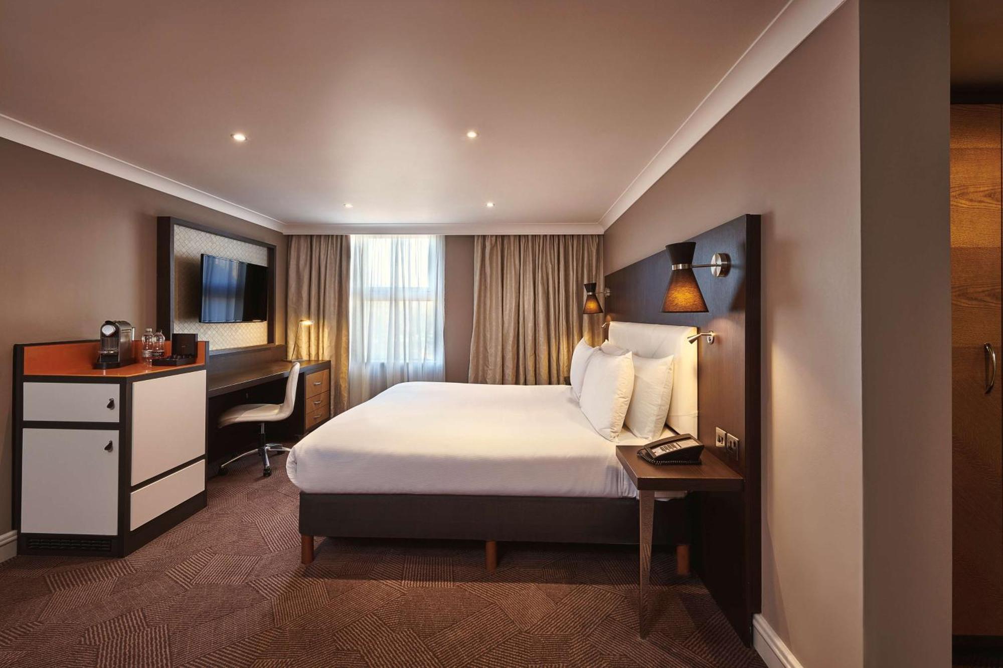 Отель Doubletree By Hilton Ealing