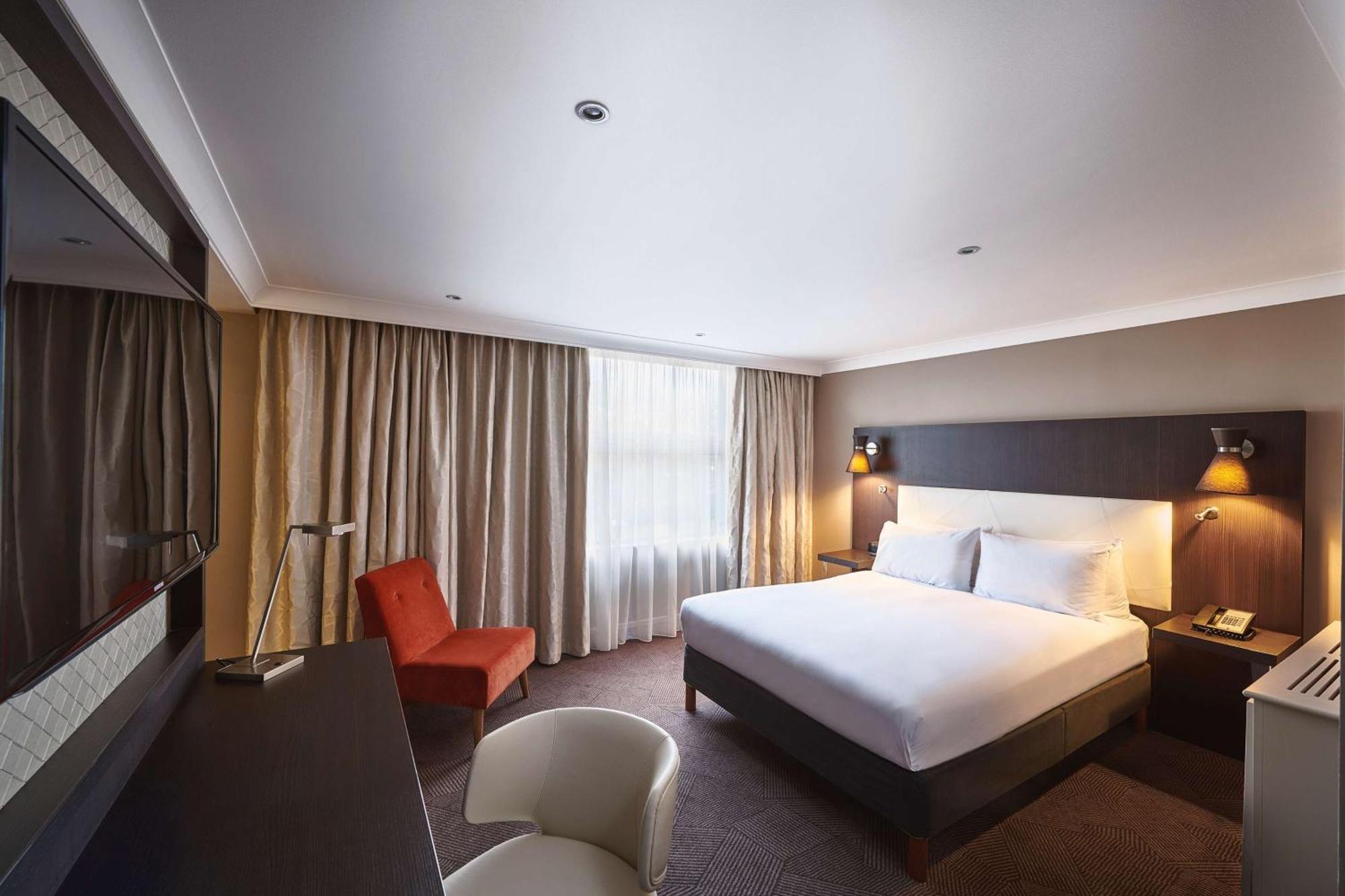 Doubletree By Hilton Ealing Отель