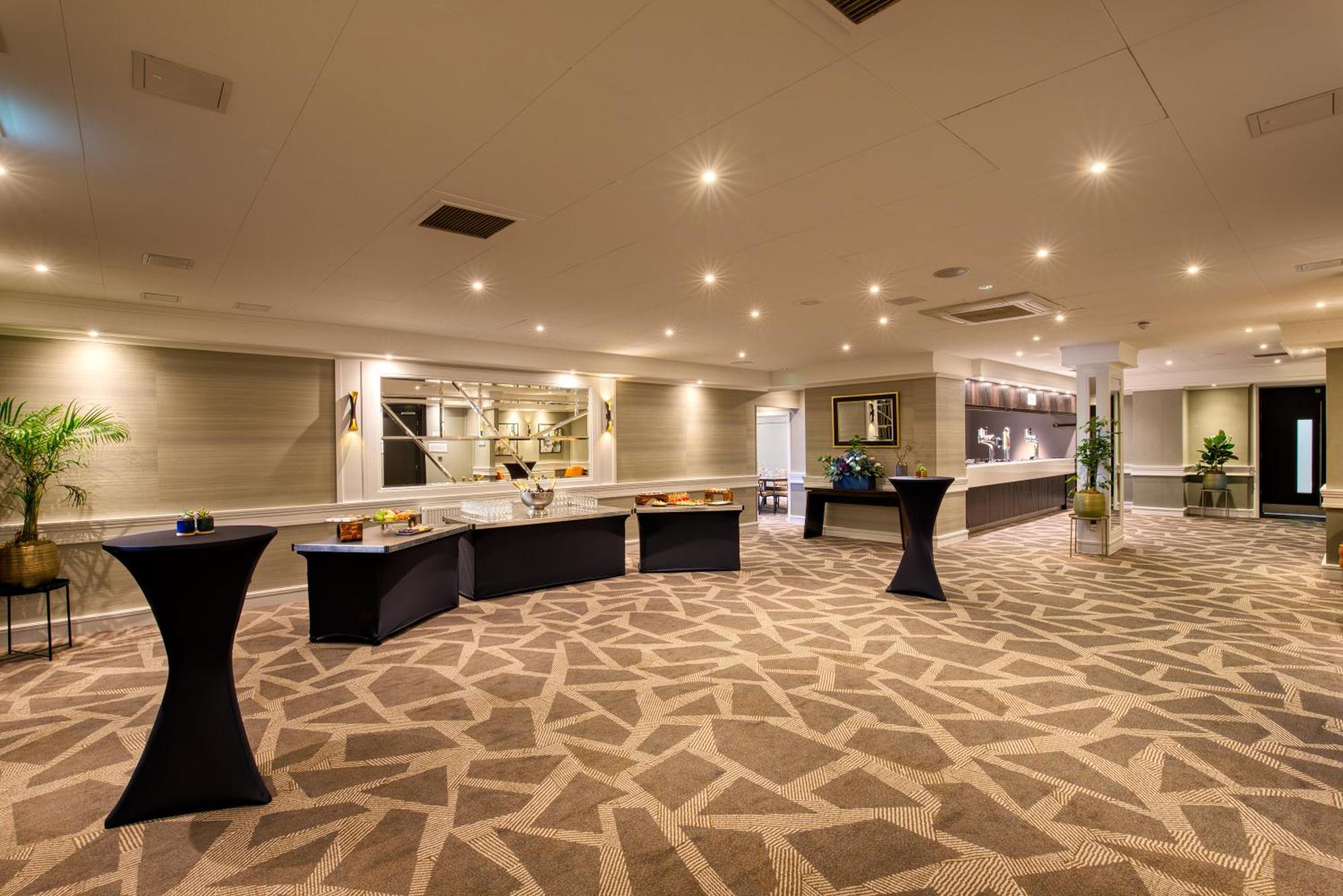 Doubletree By Hilton Ealing Отель