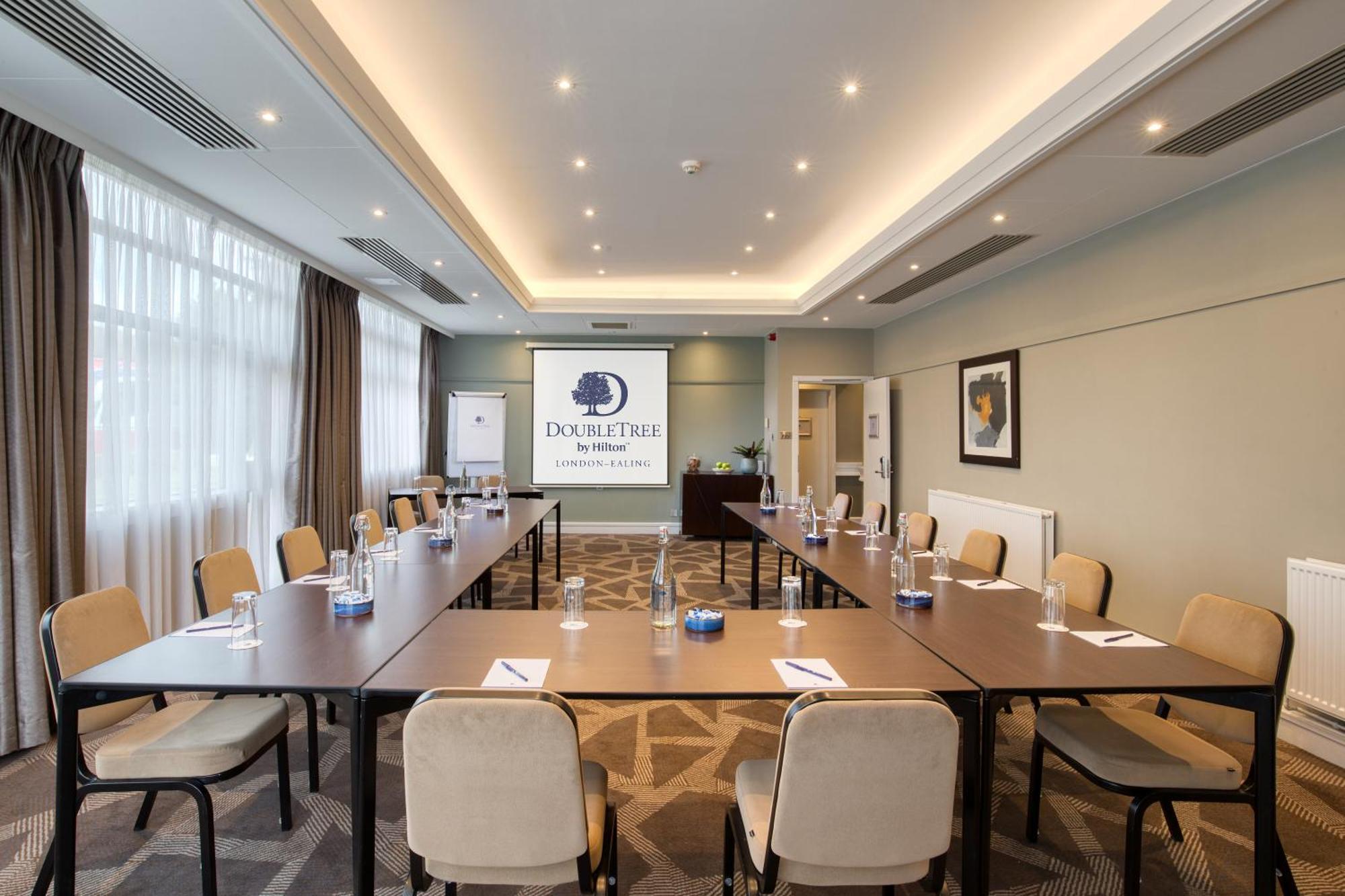 Отель Doubletree By Hilton Ealing Лондон