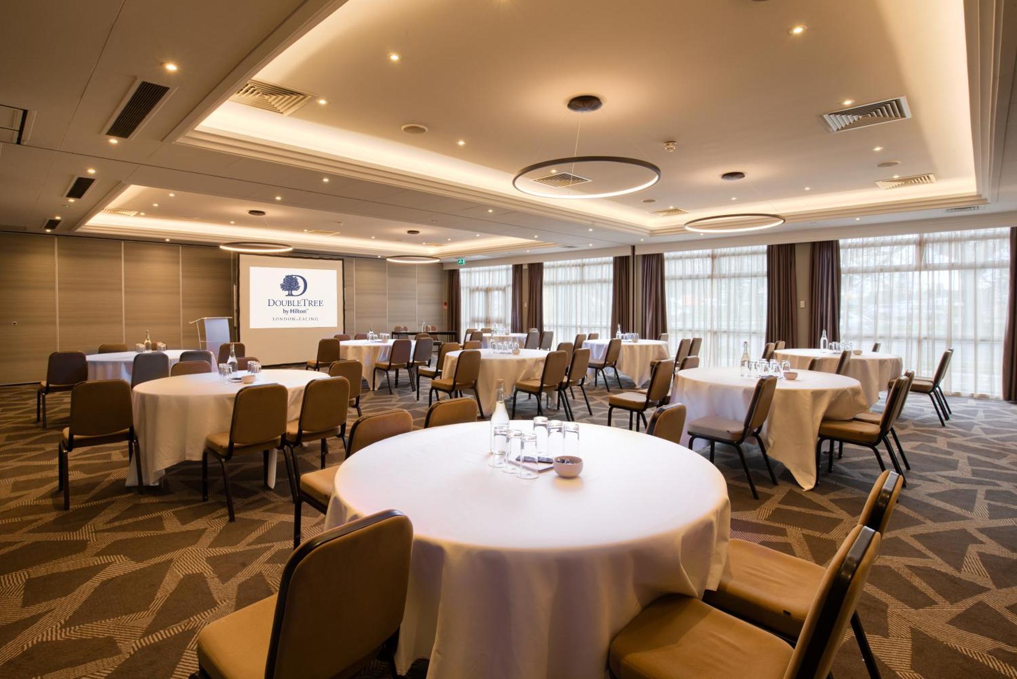 Doubletree By Hilton Ealing Отель