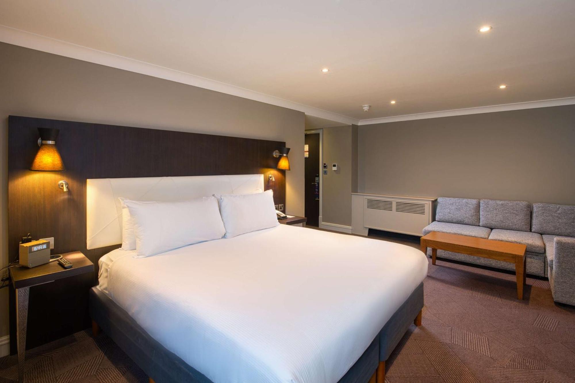 Doubletree By Hilton Ealing Отель